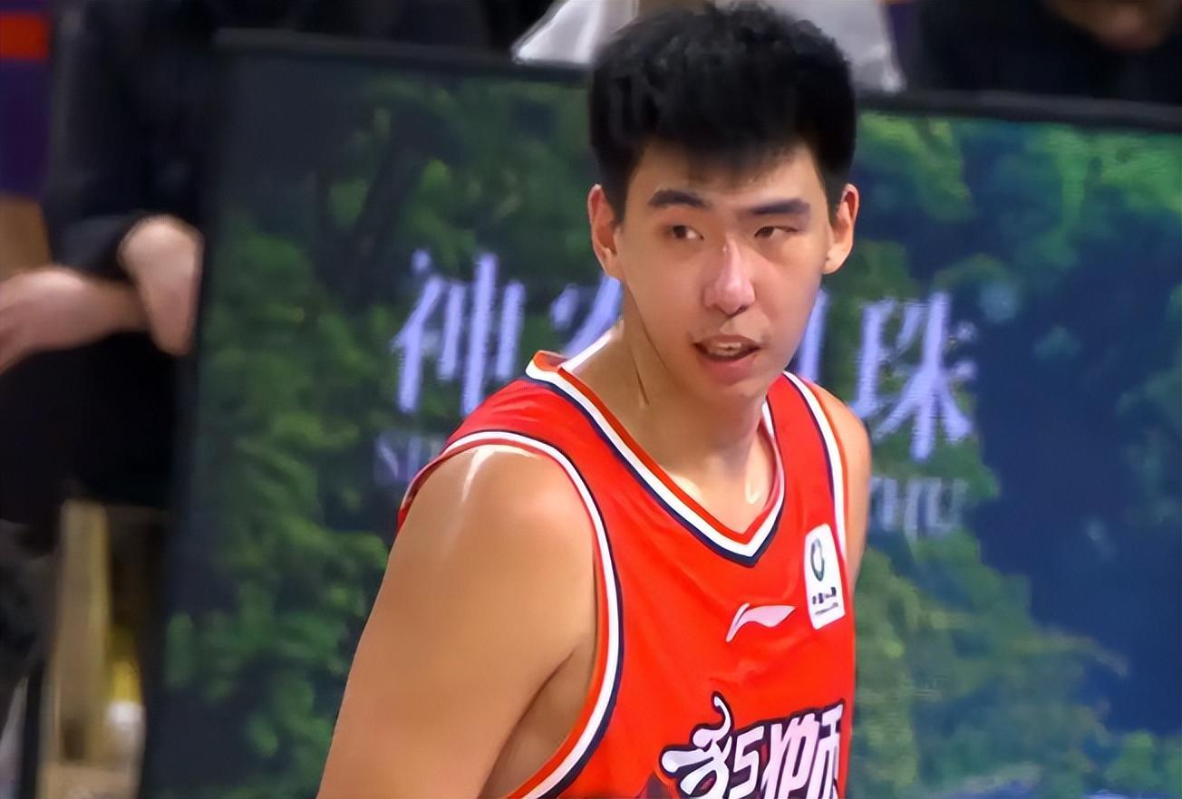 开云娱乐-广东3消息！徐杰蝉联票王，徐昕首获周最佳，胡明轩落选全明星
