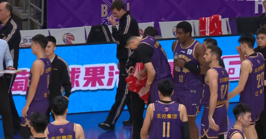 kaiyun sports-连克北京吉林！2连胜北控强势反弹 内线大腿复活，张庆鹏帅位稳了