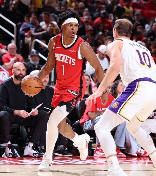 kaiyun sports-湖人惨败火箭回到主场继续卖票，詹姆斯一数据很不正常，肖华笑了