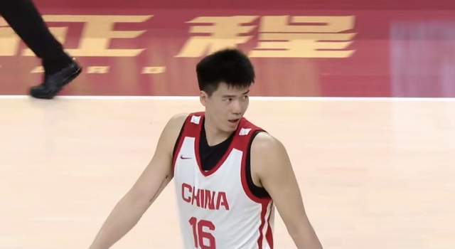 开云APP下载-群星闪耀，中国男篮热身赛小胜，王俊杰抢11个进攻篮板，徐昕10+8